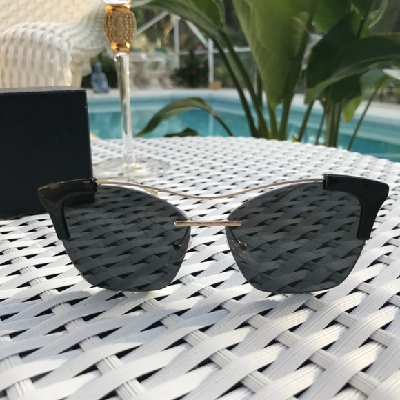 Prada sunglasses - Picture 2 of 3